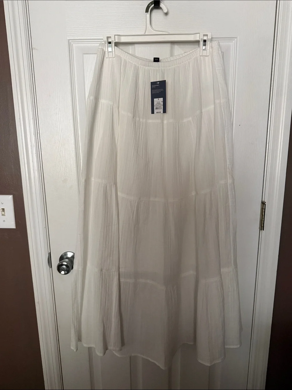 Universal Threads Women’s White Tiered Maxi Skirt - Lightweight Flowing Design
